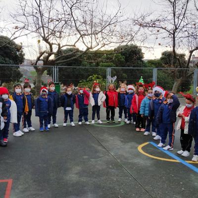 5b Ei En El Patio Con Adornos