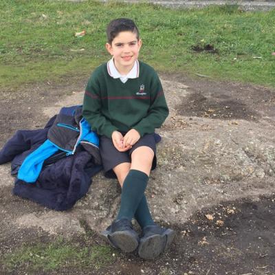 Javi Parada En El Patio De Comedor