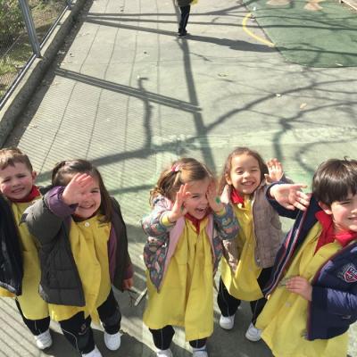 Los Ms Peques Nos Saludan Desde El Patio De Comedor
