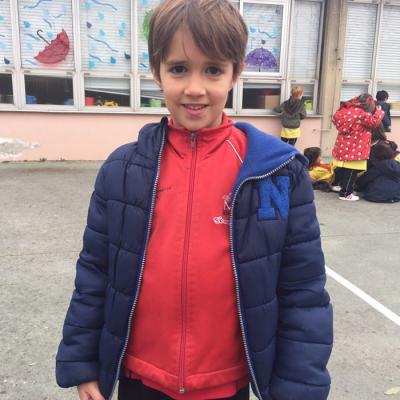 Mario En El Patio De Comedor