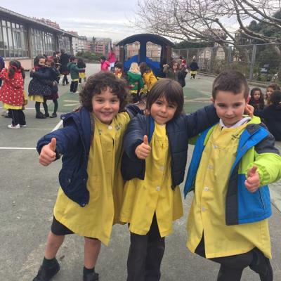 Nico Adri Y Martn En El Patio De Comedor