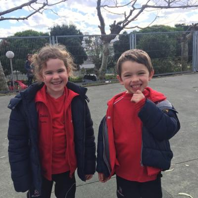Vera Y Alejandro En El Patio De Comedor